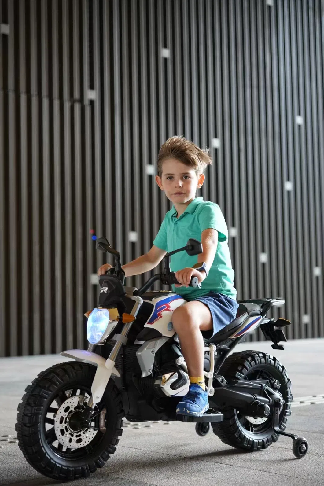 Çocuklar İki Eğitim Tekerleği ile Tekerlekli Motosiklet Sürüşü 12V Elektrikli Pil Oyuncak Motosiklet Sürüşü 1