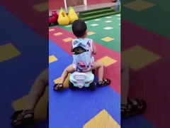 Çocuklar Arabayla Geziyor