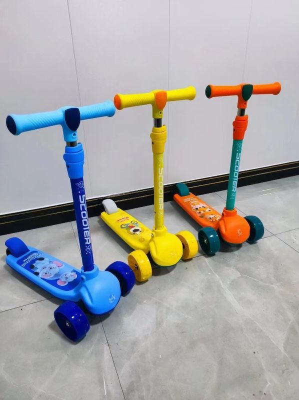 Customized Kids Kick Scooter 3 Wheel Stand Up Scooter With PU Wheels